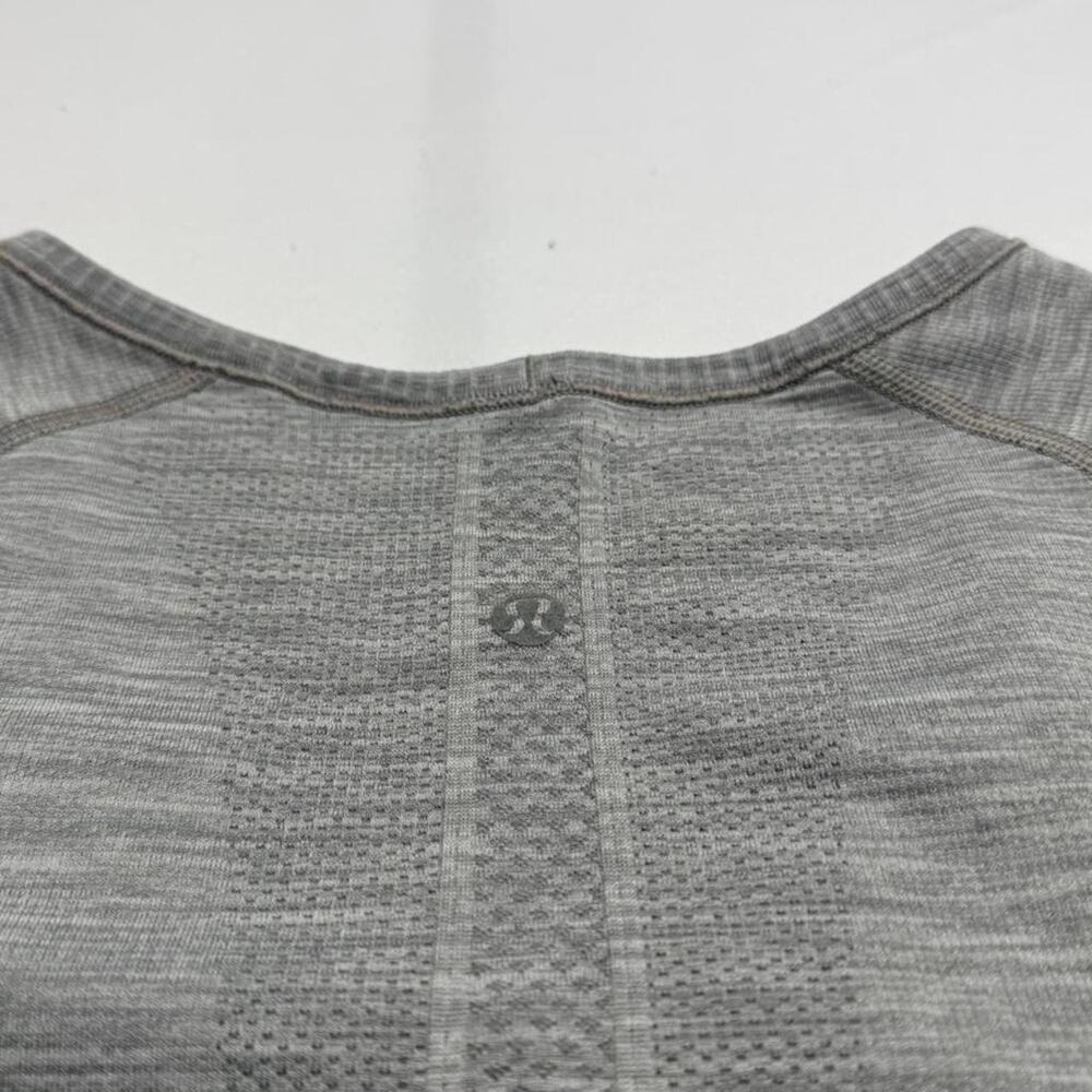 Lululemon Gray V Neck Athletic Top Size 8 Fitted Gym Activewear - Picture 6 of 7